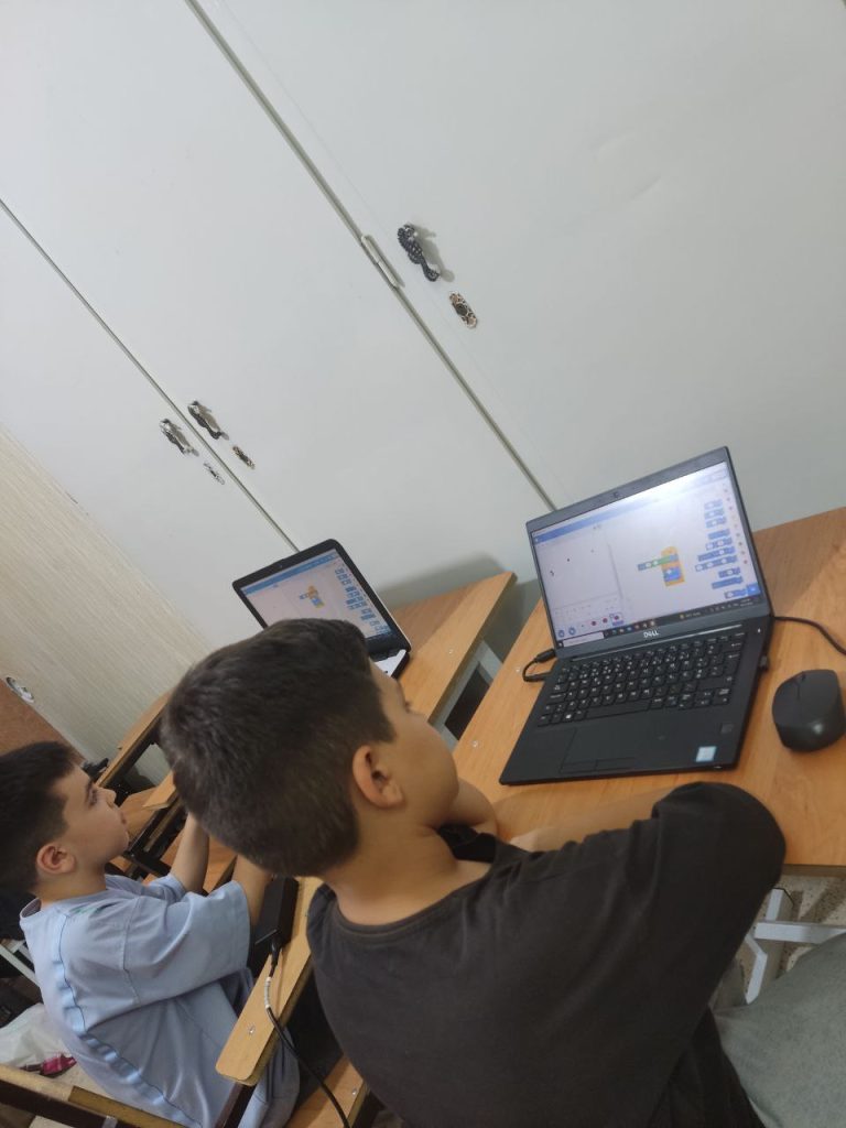 اموزش اسکرچ در اموزشگاه پرشیا